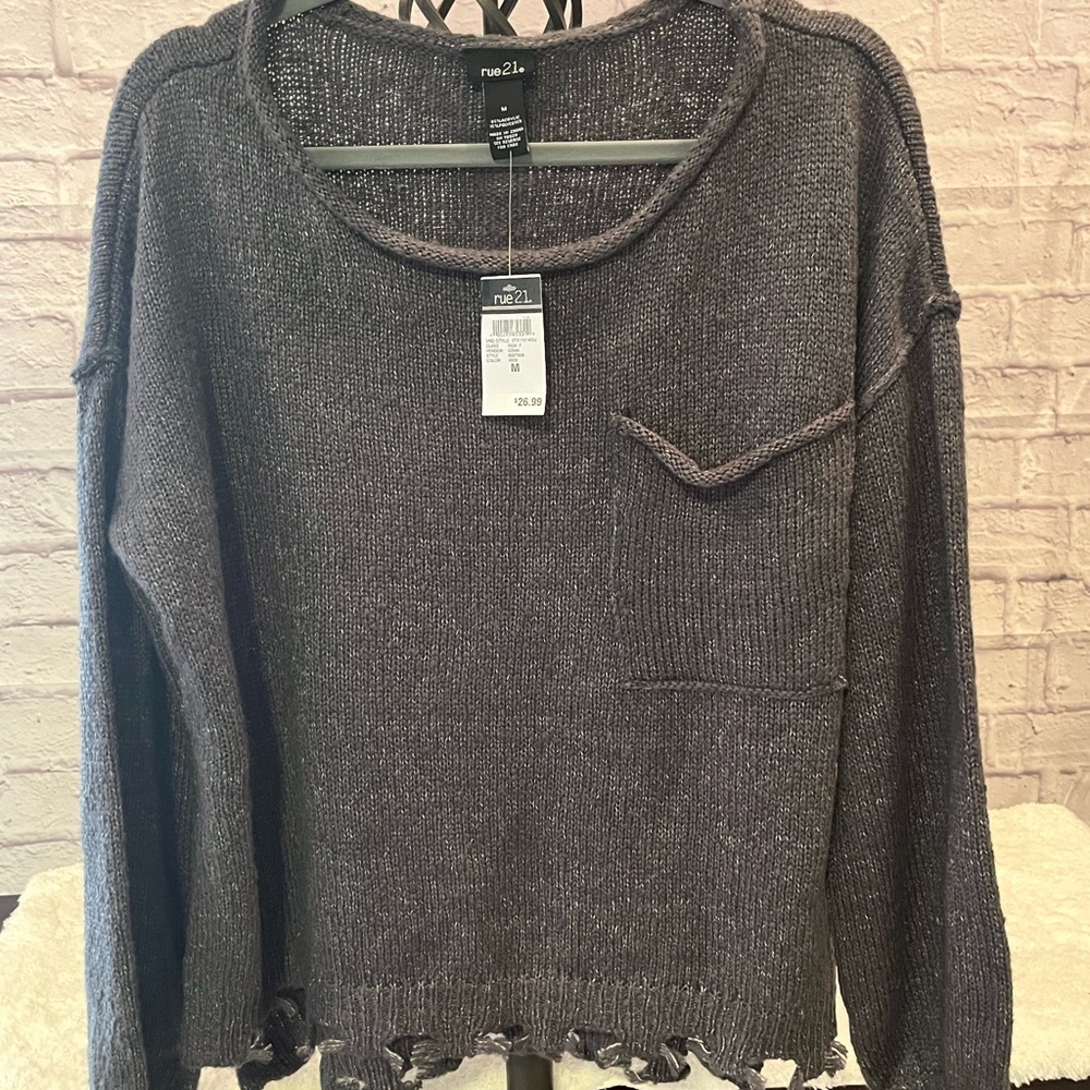 Rue21 lightweight sweater with pocket